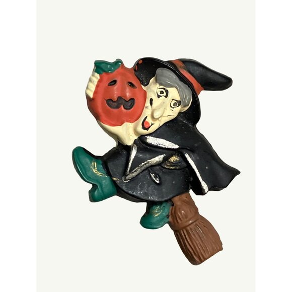 Vintage Halloween Witch Pin Brooch Made In Taiwan With Pumpkin & Broom - Picture 1 of 7